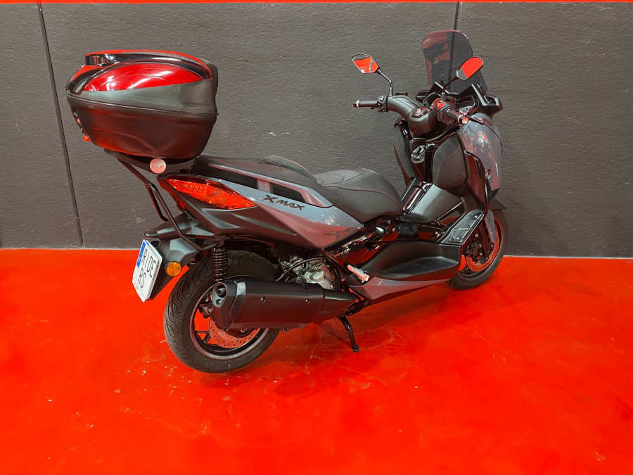 Imagen de Yamaha X-MAX 300 TECH MAX